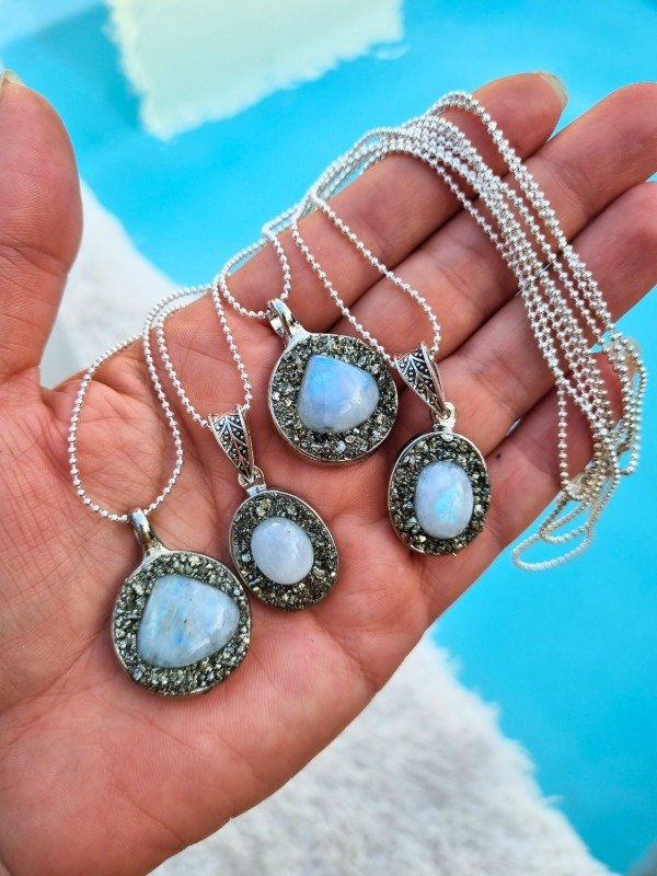 Producto - COLLAR AB CON DIJE PIRITA CON PIEDRA LUNAR INCRUS