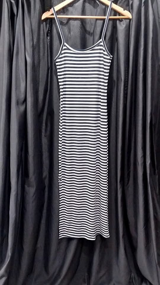 Producto - VESTIDO LARGO RAYADO