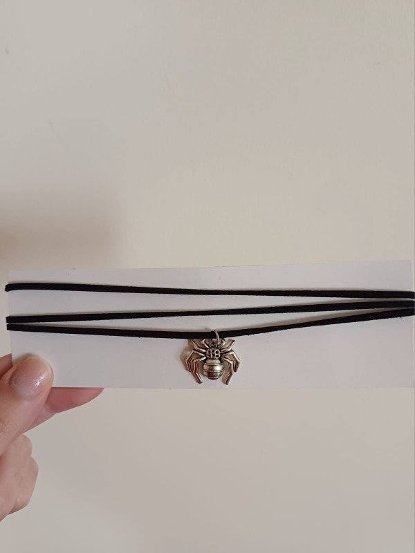 Producto - Collar gamuza araña