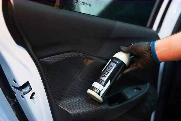Producto - VERSE VONIXX REVIVIDOR DE PLÁSTICOS INTERNOS Y EXTERNOS GOMA Y MOTOR 500 ml