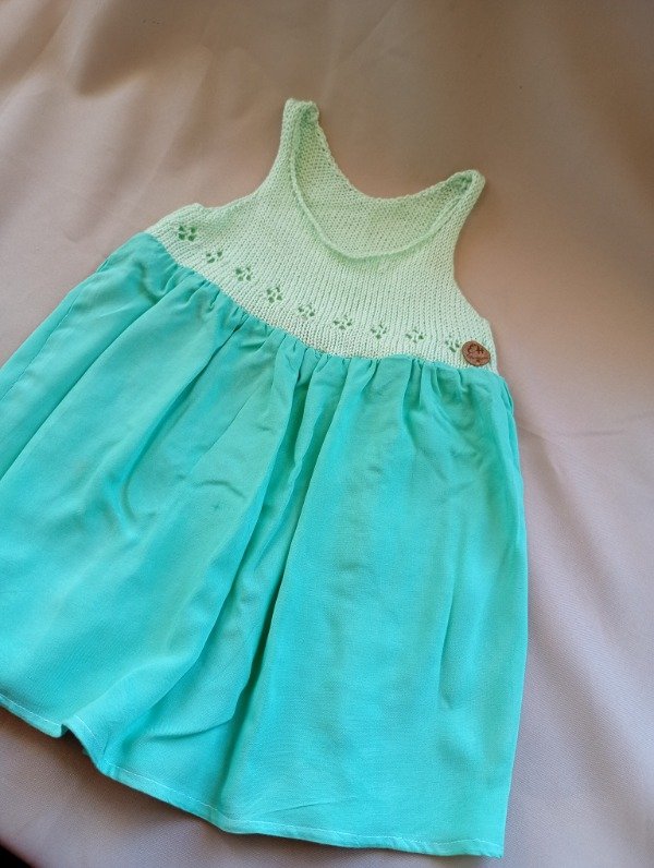Producto - Vestido verde con calado. 6 a 12 meses