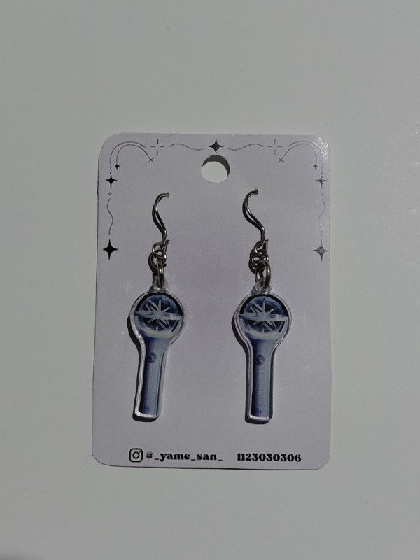 Producto - Aritos de acrilico katseye