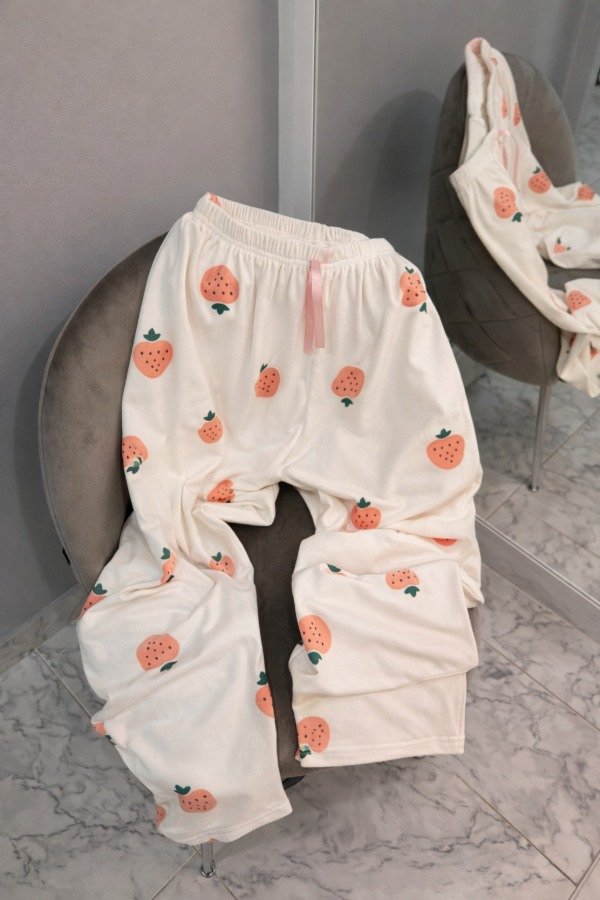 Producto - PIJAMA PANTALON PLUSH IMPORTADO FRUTILLA BLANCO