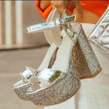 Producto - SANDALIAS TACO ALTO CON BRILLO EN PLATAFORMA