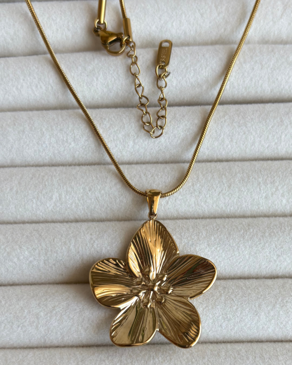 Producto - Collar flor dorado
