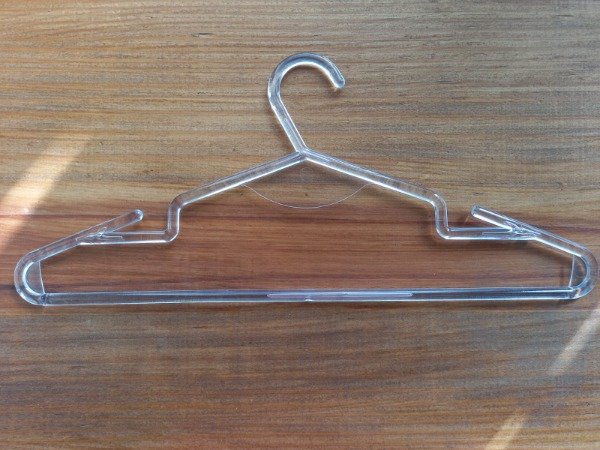 Producto - percha acrilico adulto 41 cm triangulo