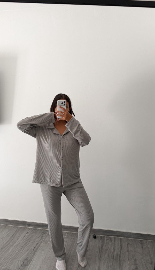 Producto - Pijama camisero gris medio