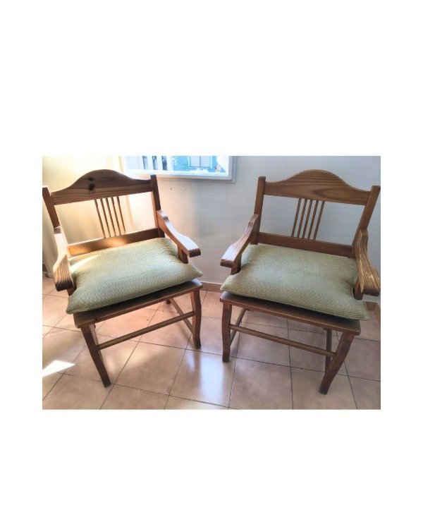 Producto - Sillones individuales de madera con almohadones / El par