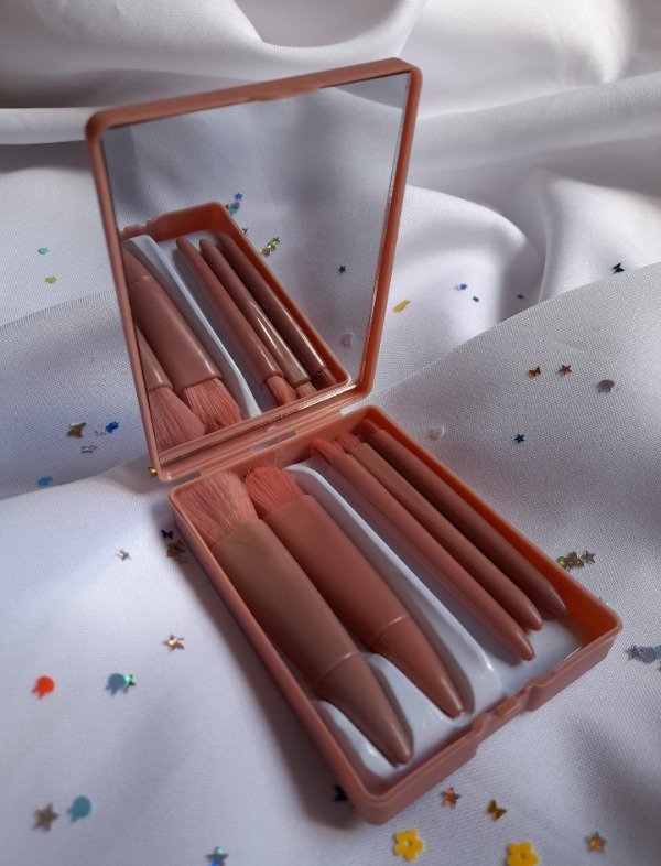Producto - Mini brochas en cajita con espejo