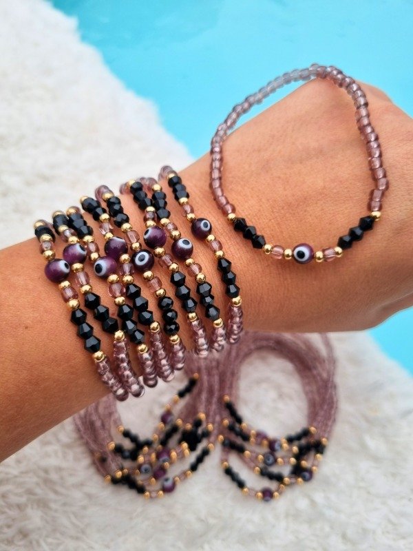 Producto - PULSERA COLOR VINO Y NEGRO CON OJITO