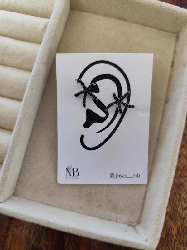 Producto - Aros estrella pasantes strass negro. Acero quirúrgico.