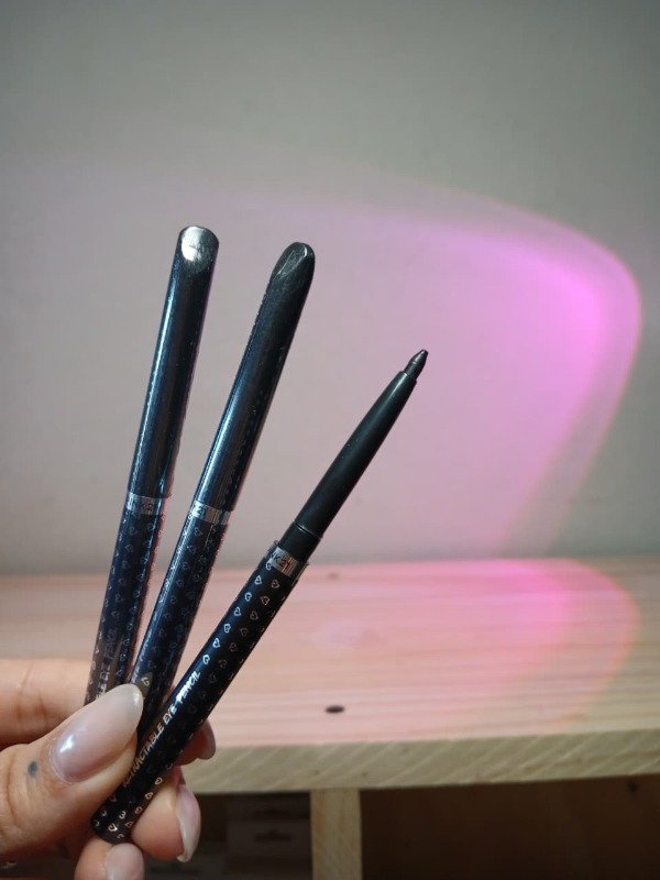 Producto - Delineador de Ojos Retráctil Negro (PINK 21)