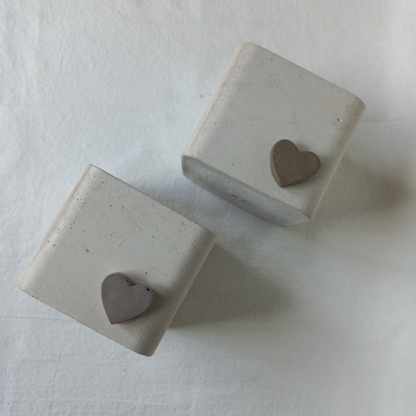 Producto - Combo x 2 Maceta Corazón Gris #8 - 1