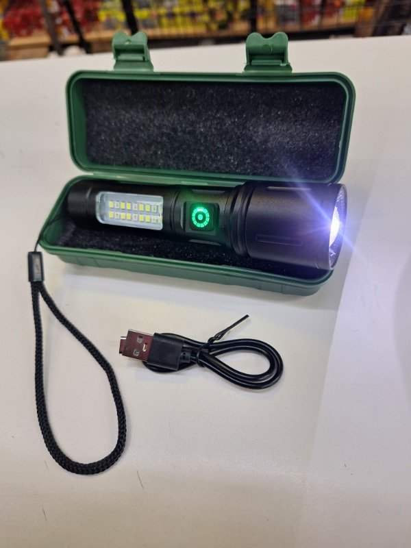 Producto - Linterna recargable con varias modalidades, zoom y cable USB