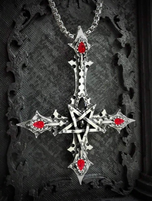 Producto - Collar cruz alt goth