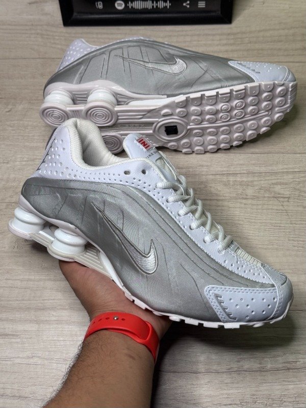 Producto - Nike Shox R4 White/Metallic - 0