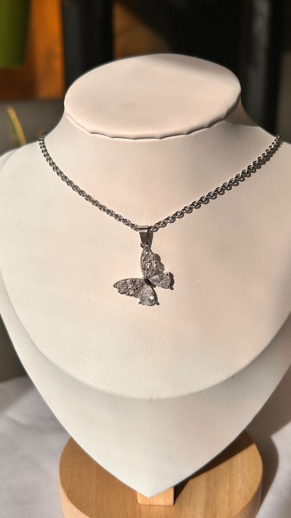 Producto - Collar mariposa blanca