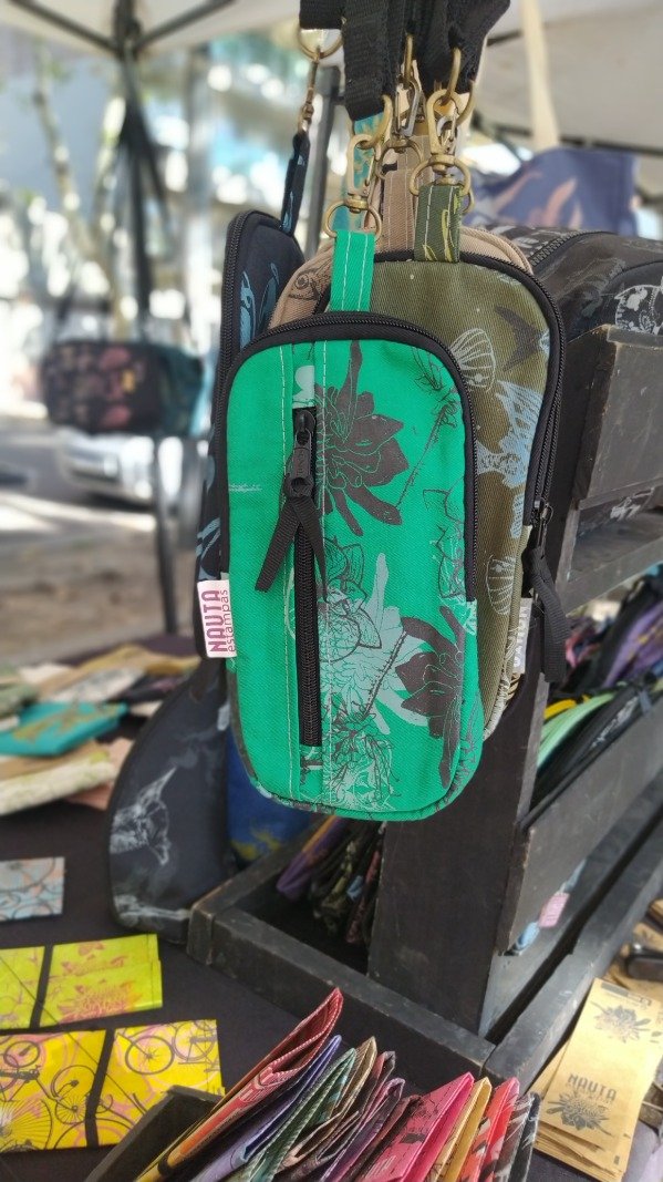 Producto - Porta celu "Flores exóticas"