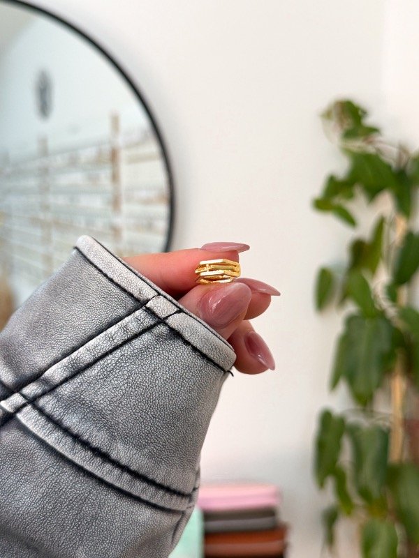 Producto - Ear cuff bañado en oro hexagonal - 0