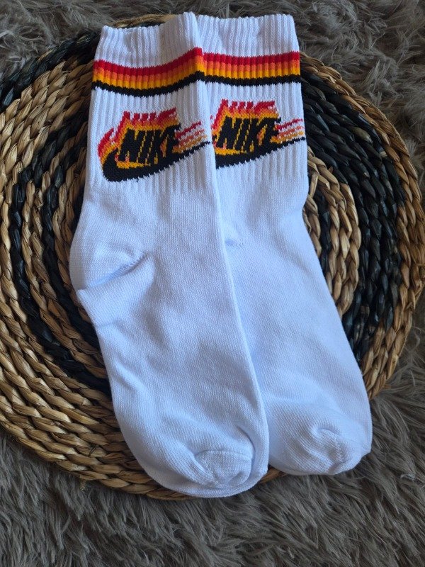 Producto - Medias 3/4 de algodon Nike Rojo amarillo y negro