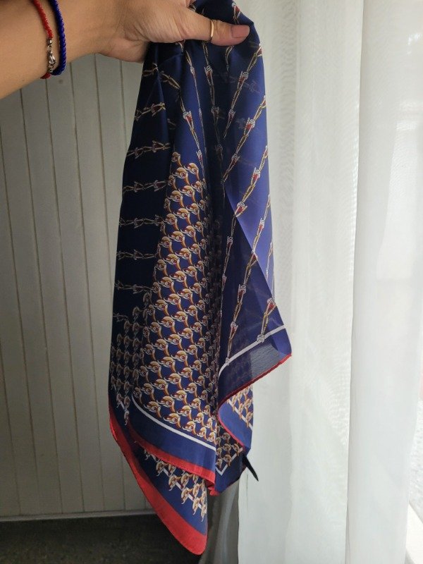 Producto - Pañuelo cuadrado Mechi 70x70