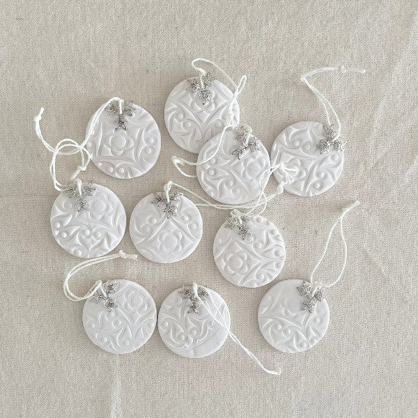 Producto - Colgante Navidad modelo círculo blanco con aplique