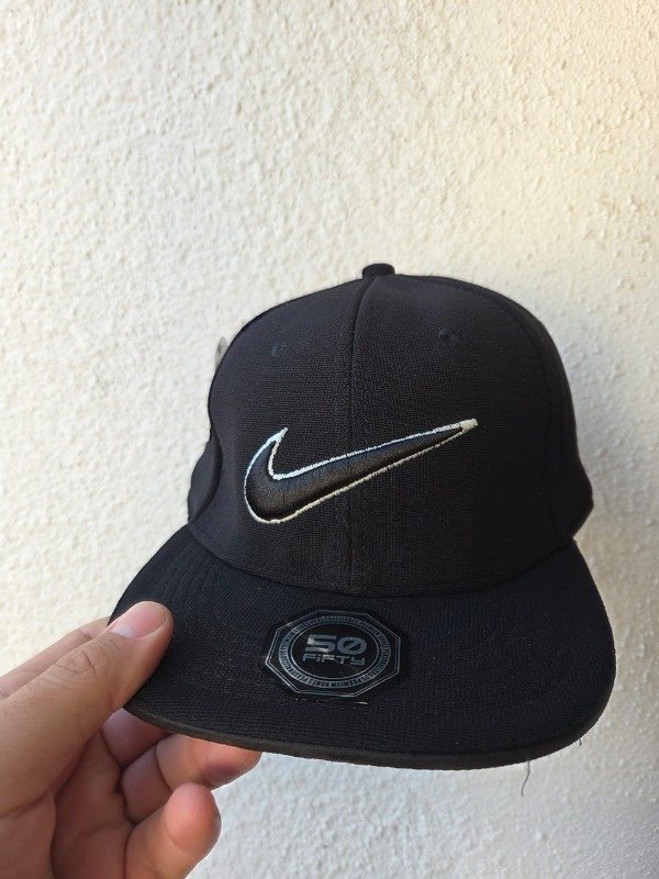 Producto - Gorra NIKE PLANA CERRADA NEGRA