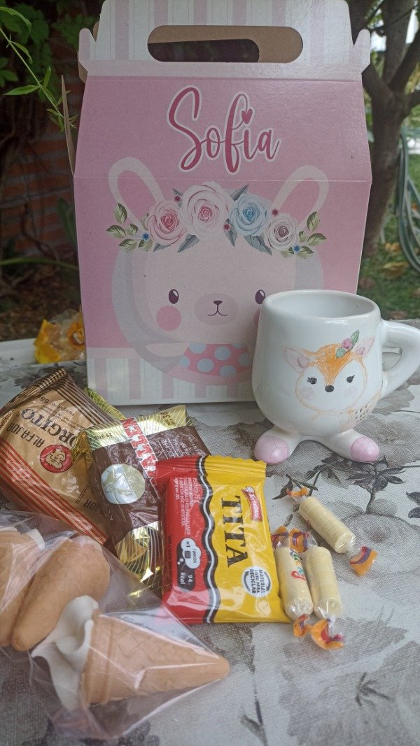 Producto - Caja y taza con golosinas