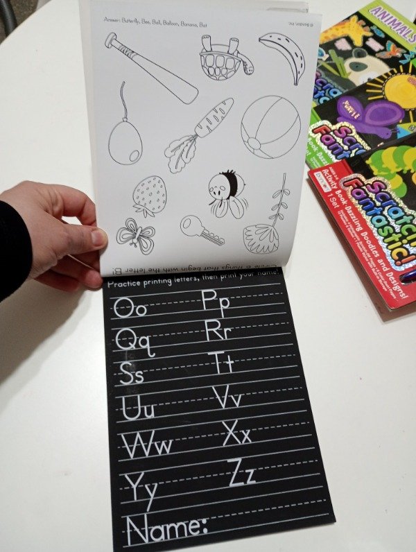 Producto - Libro de actividades con hojas para raspar. 12 hojas con actividades. ABC - 3