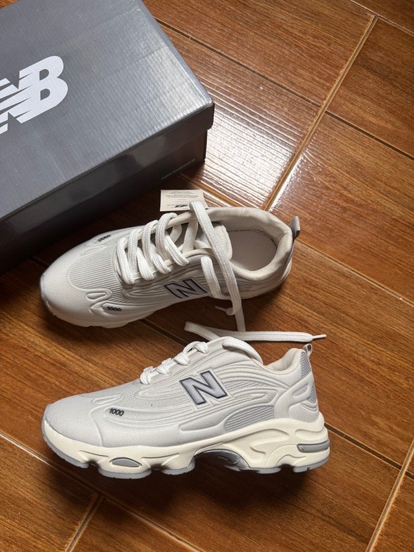 Producto - NEW BALANCE 1000 GRIS