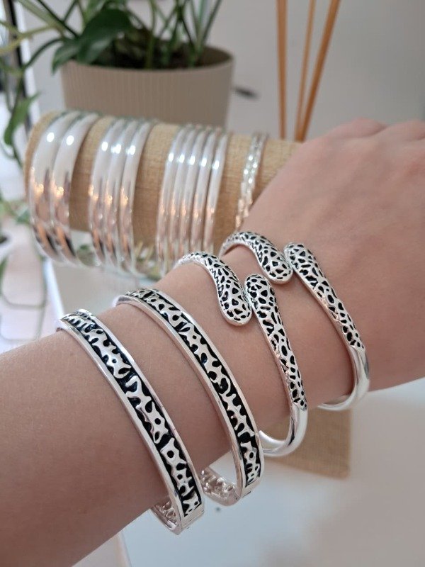 Producto - Esclava AB rigida con detalles esmaltados