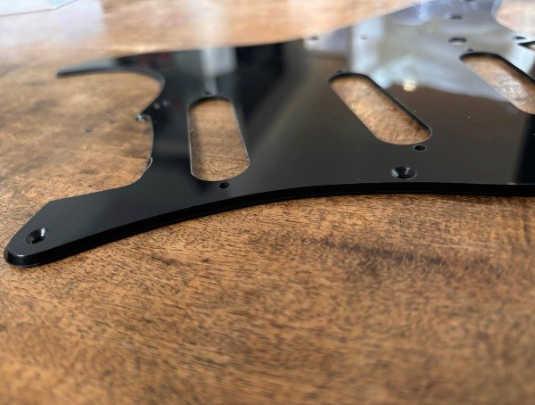 Producto - Pickguard SSS 1 capa 8 agujeros Negro - 2