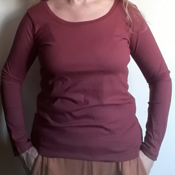 Producto - Remera manga larga cuello redondo entallada