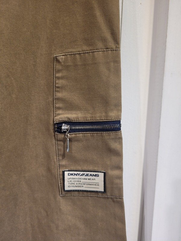 Producto - Pantalón DKNY verde cargo ancho- Talle 25- PRECIO: 54X - 1