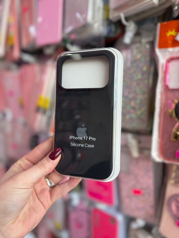 Producto - Silicone case Iphone 17 pro negro con manzana clara