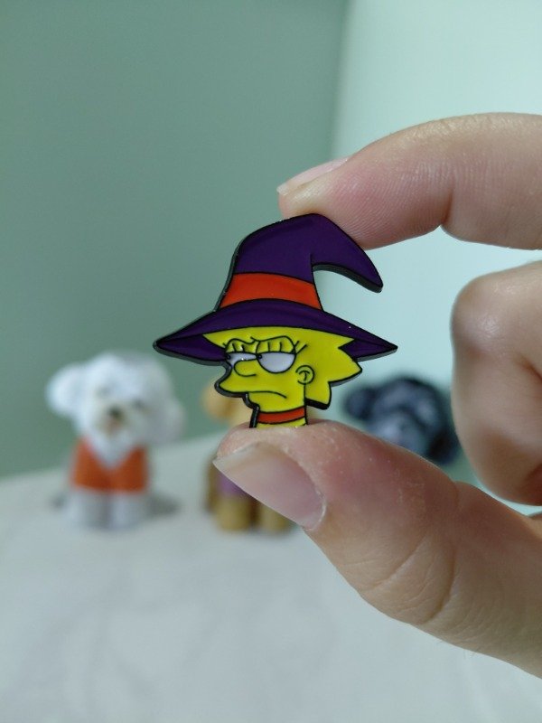Producto - Pin metalizado - Lisa de Los Simpson versión Halloween #3301