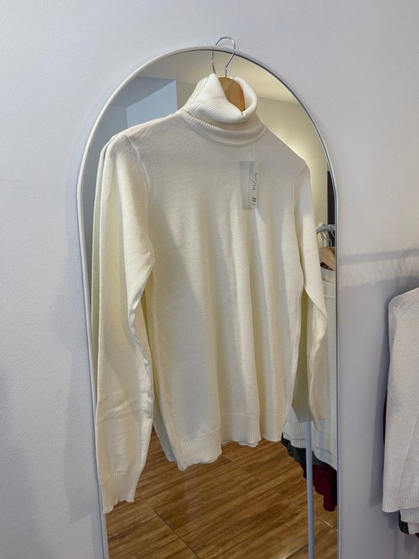 Producto - Polera Livia Bremer en Crema