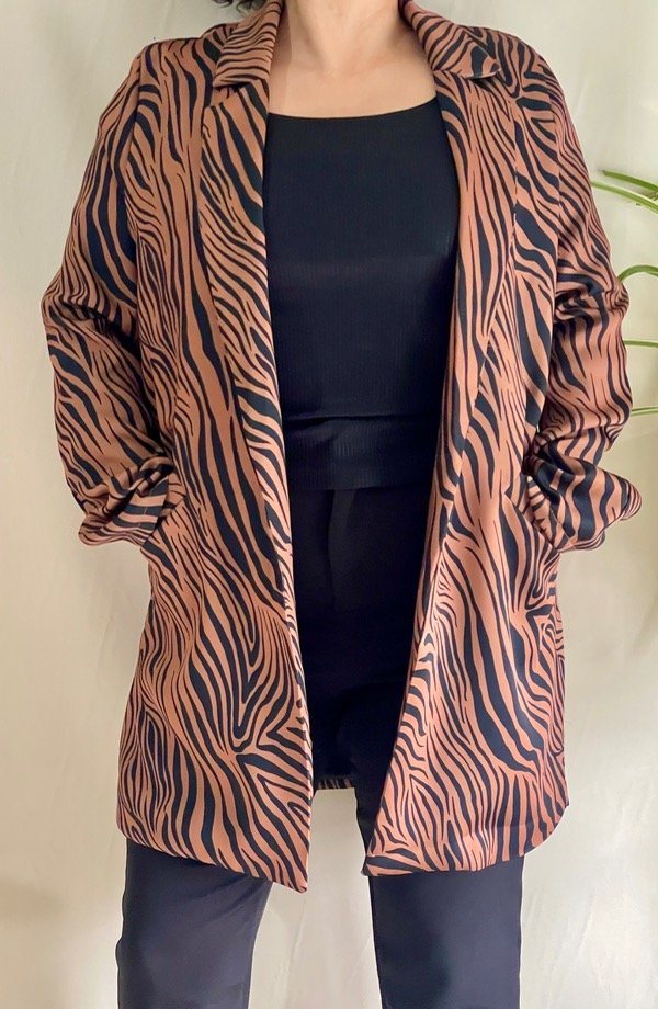 Producto - Blazer largo sublimado sebra