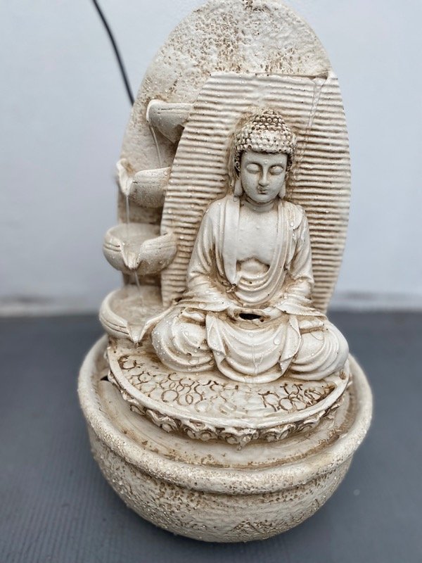 Producto - Fuente Buda meditación