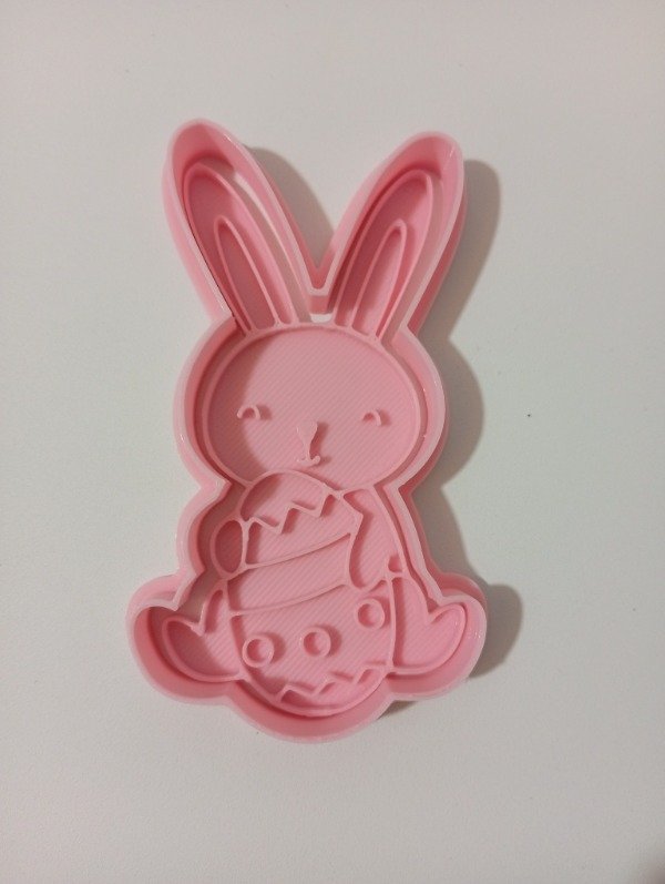 Producto - Conejito Pin sentado con Huevo