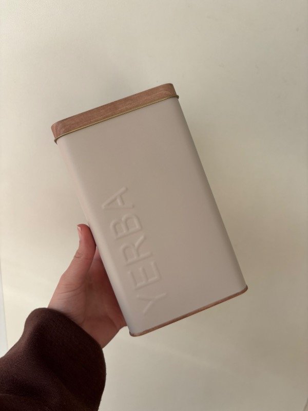 Producto - Lata Relieve Yerba Beige