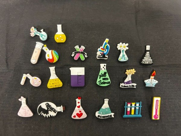 Producto - Pins bioquímica laboratorio