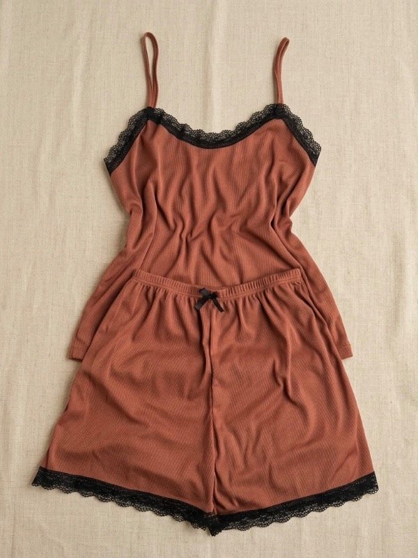 Producto - PIJAMA BRETELERO DE MORLEY LISO LADRILLO