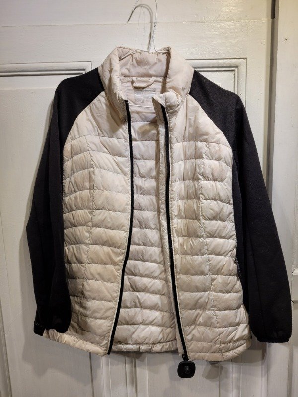 Producto - Campera 32 GRADOS blanca y negra Talle M - PRECIO:36X