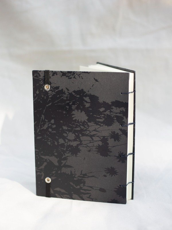 Producto - Cuaderno Flores Negro/Negro