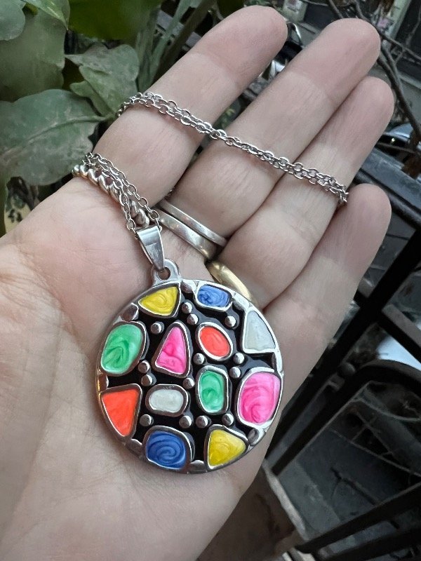 Producto - Collar medallón de acero de colores