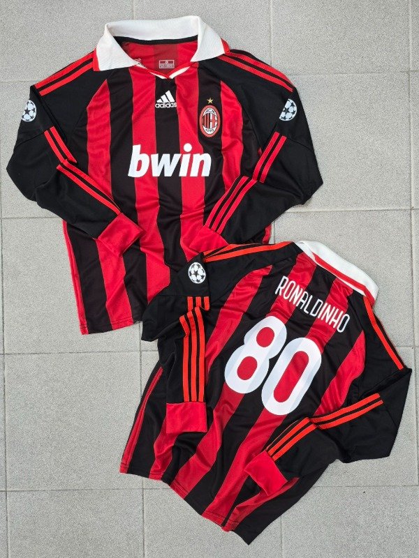 Producto - Camiseta Milan Ronaldinho Retro Temporada 2009/2010 Mangas Largas