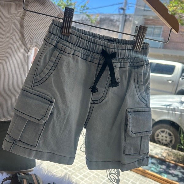 Producto - Bermuda celeste solo talle 12/18 meses