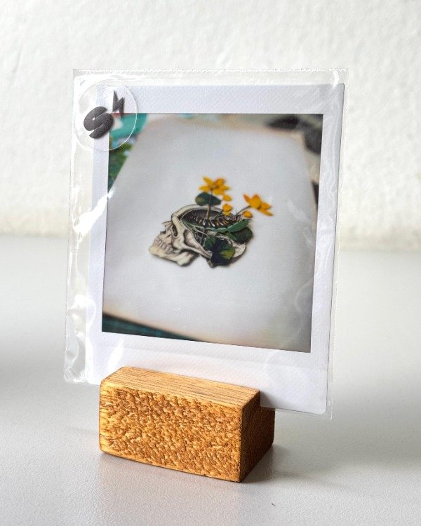 Producto - Polaroid Flores Amarillas + Base de madera
