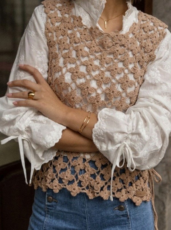 Producto - Top/chaleco florcitas - laterales regulables